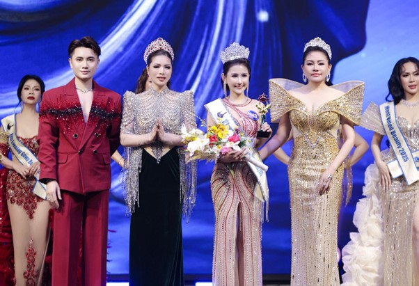 Nguyễn Thúy An đăng quang Á hậu 3 Miss Universe Business World 2025