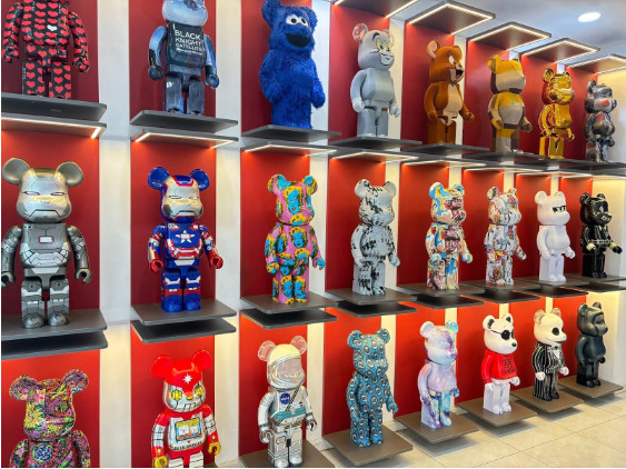 Chiêm ngưỡng nghệ thuật đồ chơi tinh tế và đậm chất văn hóa đường phố tại Showroom SuperHype trong khu đô thị Sala